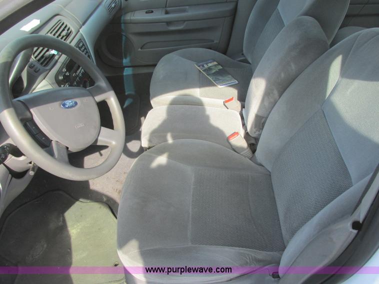 image for item K8548 2005 Ford Taurus SE