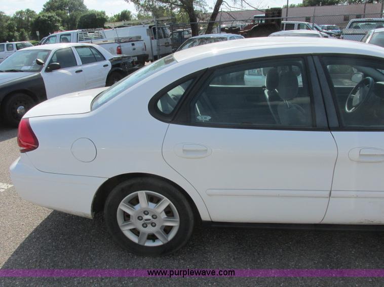 image for item K8548 2005 Ford Taurus SE
