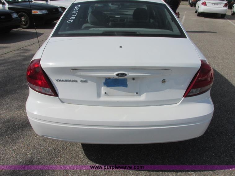 image for item K8548 2005 Ford Taurus SE