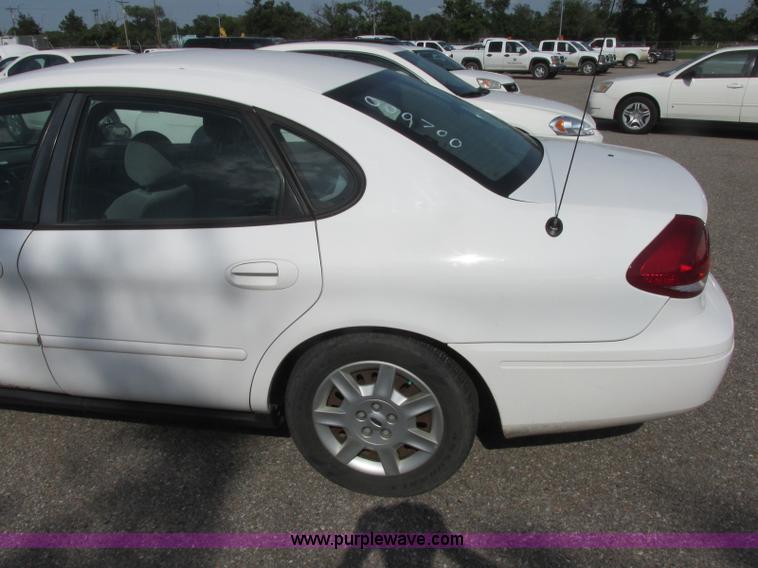 image for item K8548 2005 Ford Taurus SE