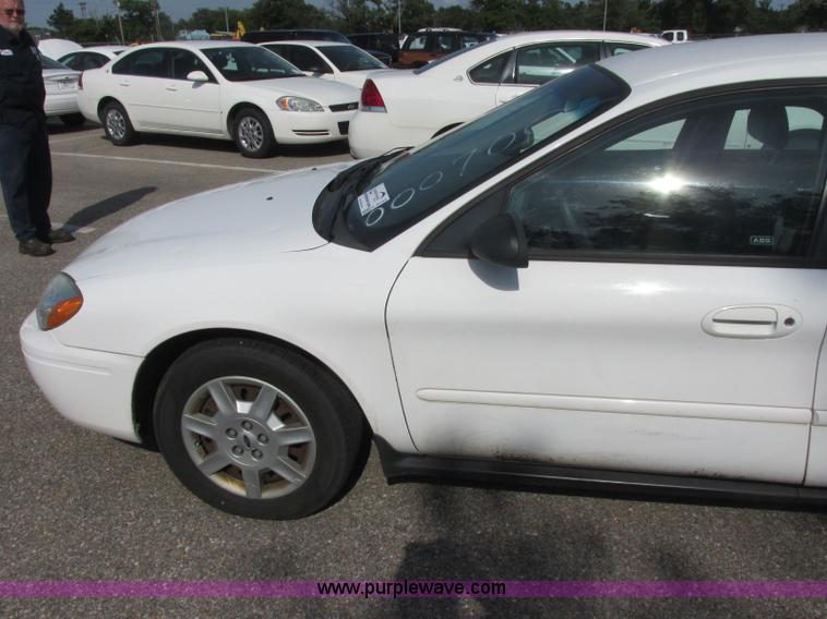 image for item K8548 2005 Ford Taurus SE