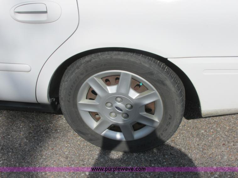 image for item K8548 2005 Ford Taurus SE