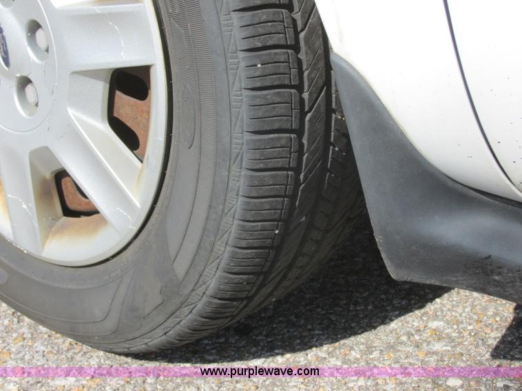 image for item K8548 2005 Ford Taurus SE