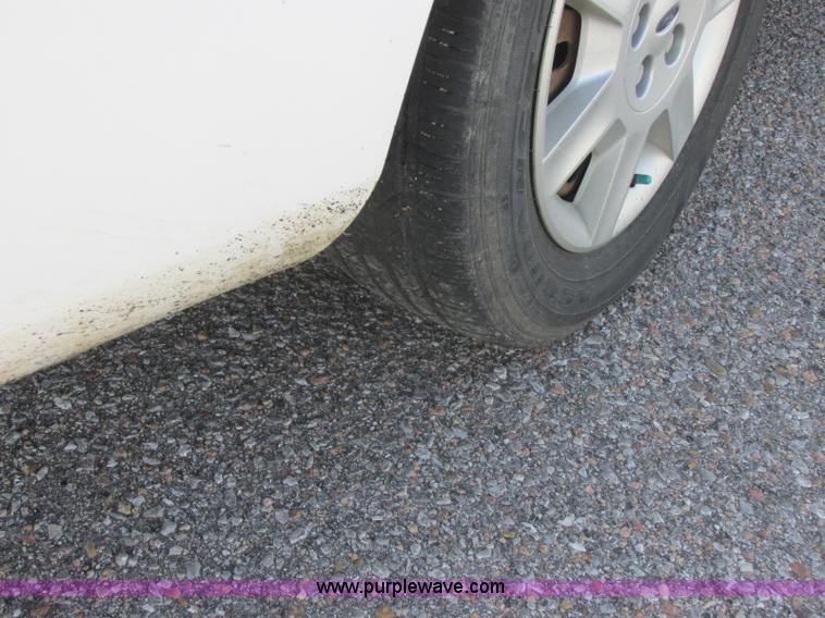 image for item K8548 2005 Ford Taurus SE