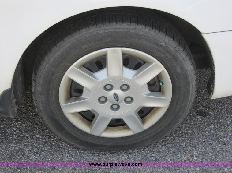 image for item K8548 2005 Ford Taurus SE