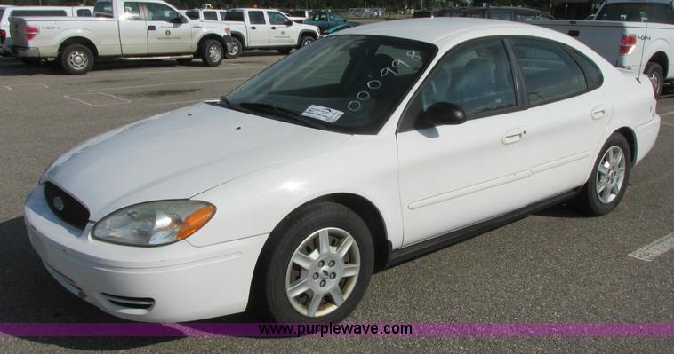 image for item K8553 2006 Ford Taurus SE