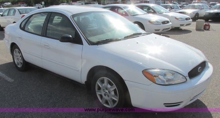 image for item K8553 2006 Ford Taurus SE
