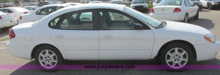 image for item K8553 2006 Ford Taurus SE