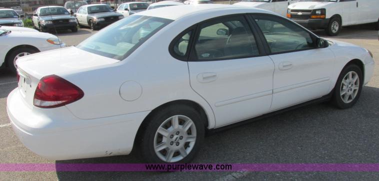 image for item K8553 2006 Ford Taurus SE