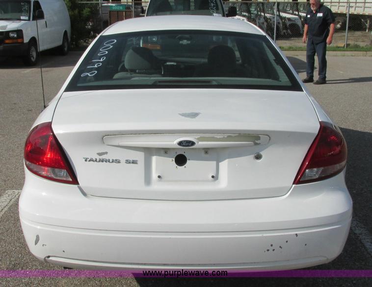 image for item K8553 2006 Ford Taurus SE