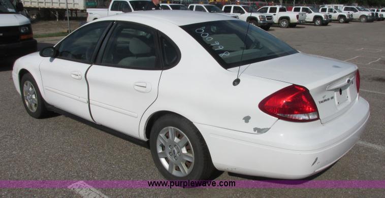 image for item K8553 2006 Ford Taurus SE