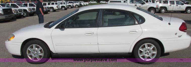 image for item K8553 2006 Ford Taurus SE