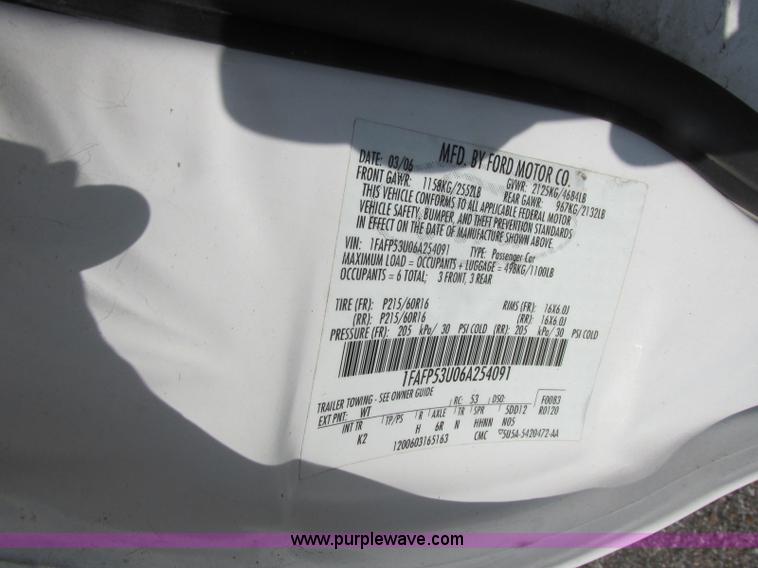 image for item K8553 2006 Ford Taurus SE