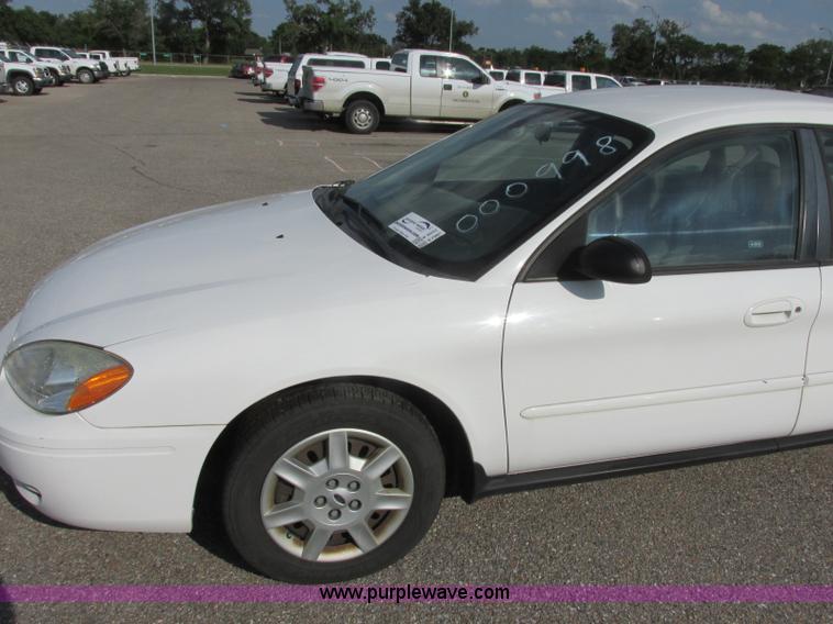 image for item K8553 2006 Ford Taurus SE