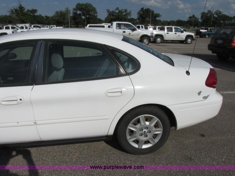 image for item K8553 2006 Ford Taurus SE