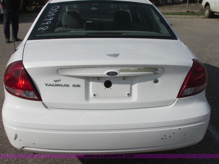 image for item K8553 2006 Ford Taurus SE