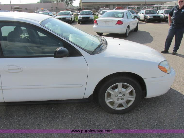 image for item K8553 2006 Ford Taurus SE