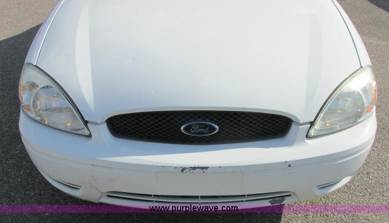 image for item K8553 2006 Ford Taurus SE