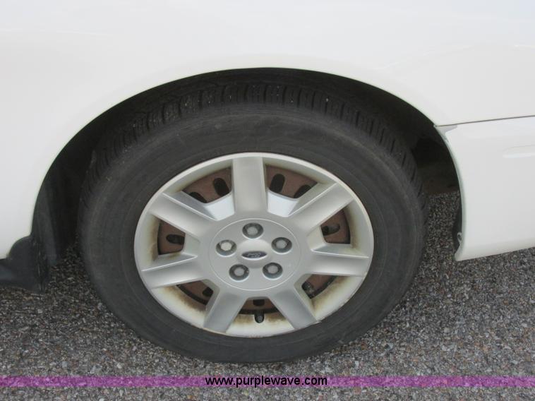 image for item K8553 2006 Ford Taurus SE