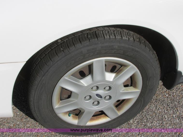 image for item K8553 2006 Ford Taurus SE
