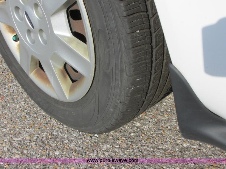 image for item K8553 2006 Ford Taurus SE