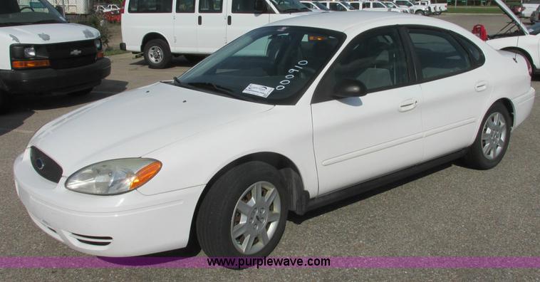 image for item K8554 2006 Ford Taurus SE