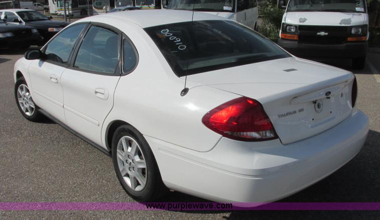 image for item K8554 2006 Ford Taurus SE