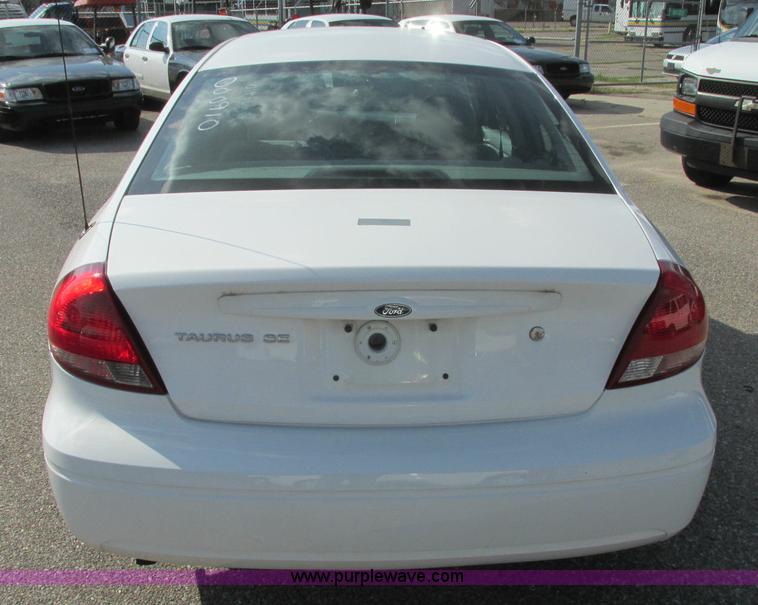 image for item K8554 2006 Ford Taurus SE