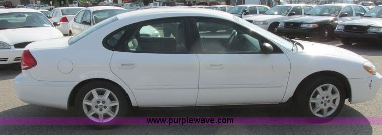 image for item K8554 2006 Ford Taurus SE