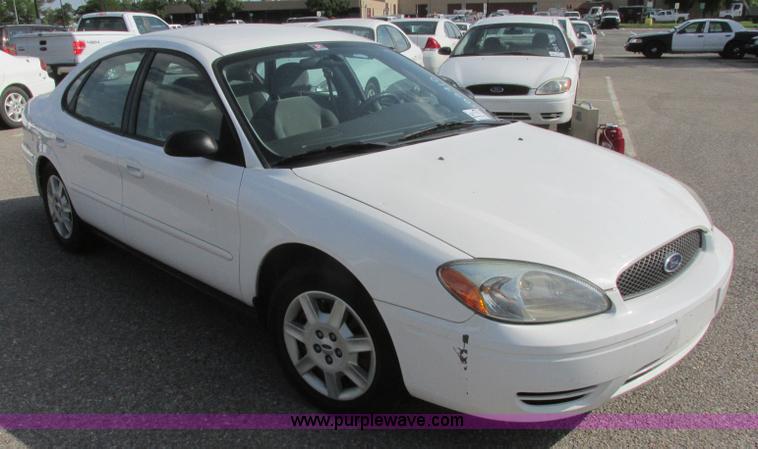image for item K8554 2006 Ford Taurus SE