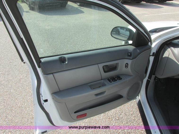 image for item K8554 2006 Ford Taurus SE