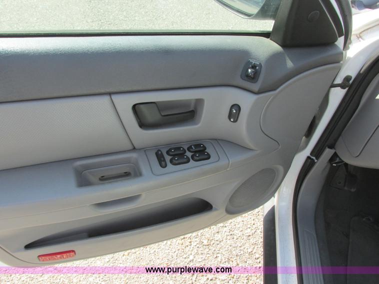 image for item K8554 2006 Ford Taurus SE