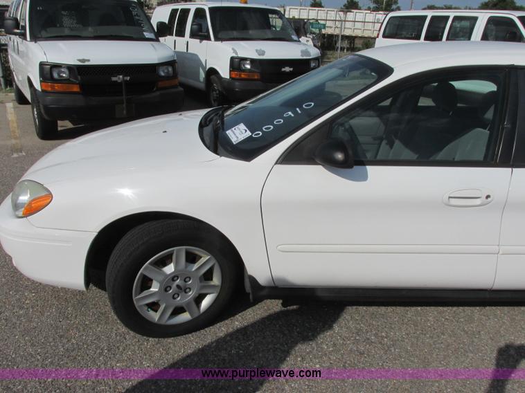 image for item K8554 2006 Ford Taurus SE