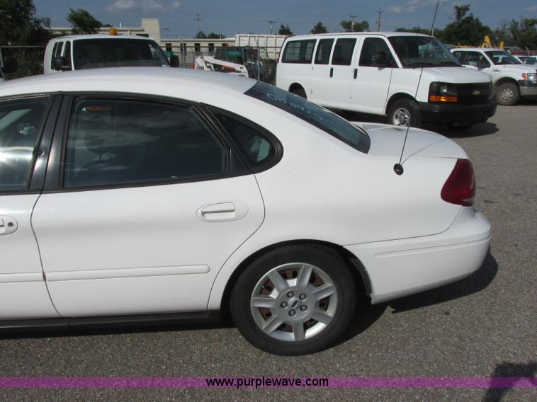 image for item K8554 2006 Ford Taurus SE