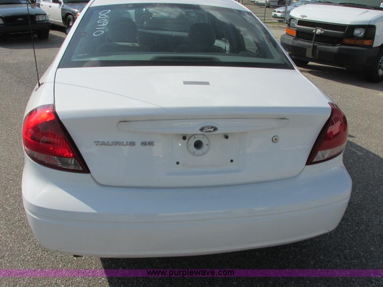 image for item K8554 2006 Ford Taurus SE
