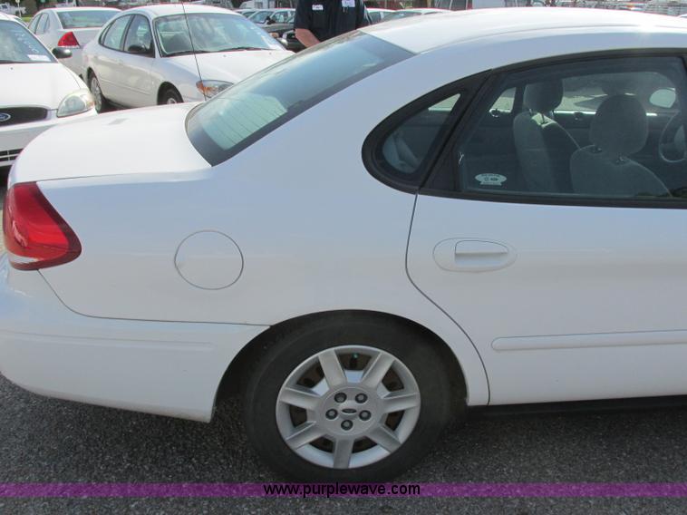 image for item K8554 2006 Ford Taurus SE