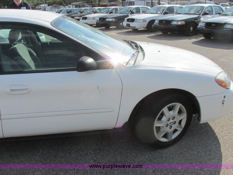 image for item K8554 2006 Ford Taurus SE