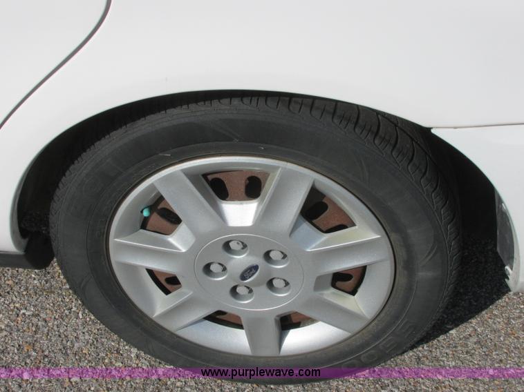 image for item K8554 2006 Ford Taurus SE