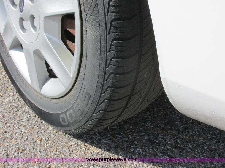 image for item K8554 2006 Ford Taurus SE