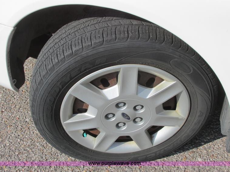 image for item K8554 2006 Ford Taurus SE