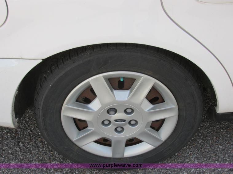 image for item K8554 2006 Ford Taurus SE