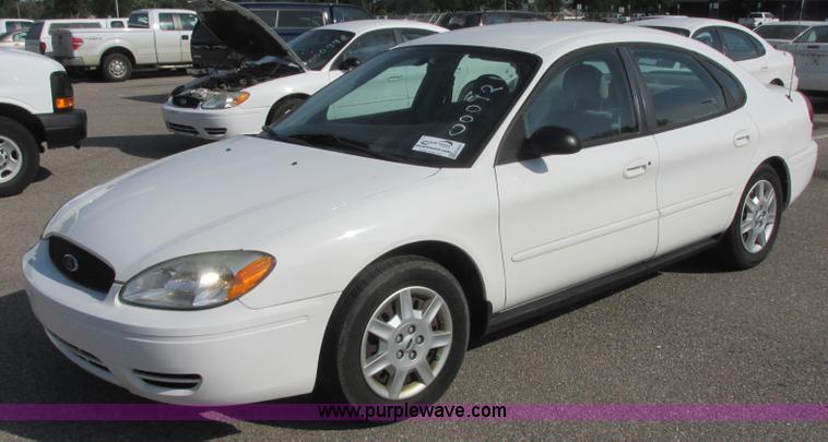 image for item K8555 2006 Ford Taurus SE