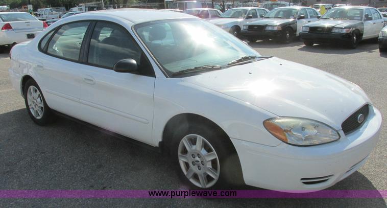 image for item K8555 2006 Ford Taurus SE