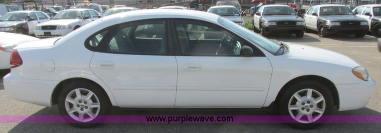 image for item K8555 2006 Ford Taurus SE