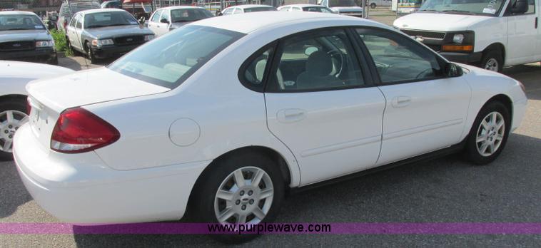 image for item K8555 2006 Ford Taurus SE