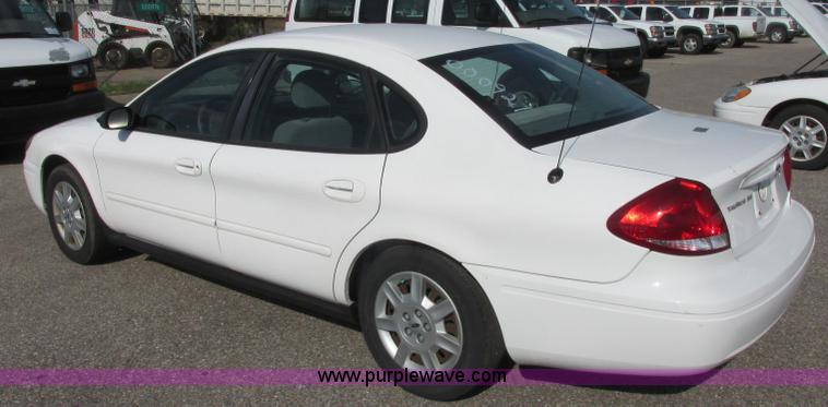 image for item K8555 2006 Ford Taurus SE