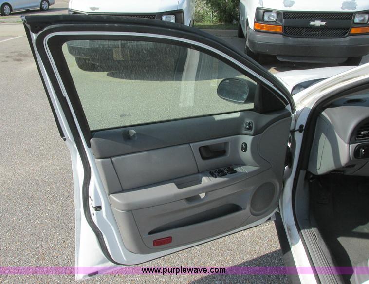 image for item K8555 2006 Ford Taurus SE