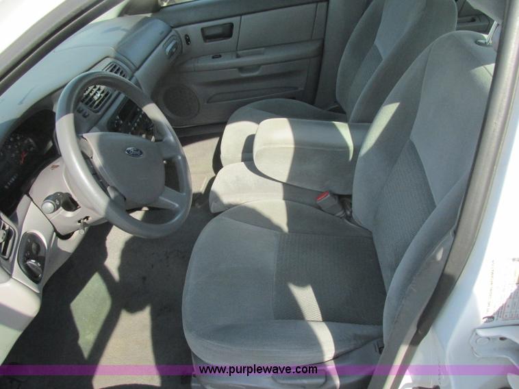 image for item K8555 2006 Ford Taurus SE