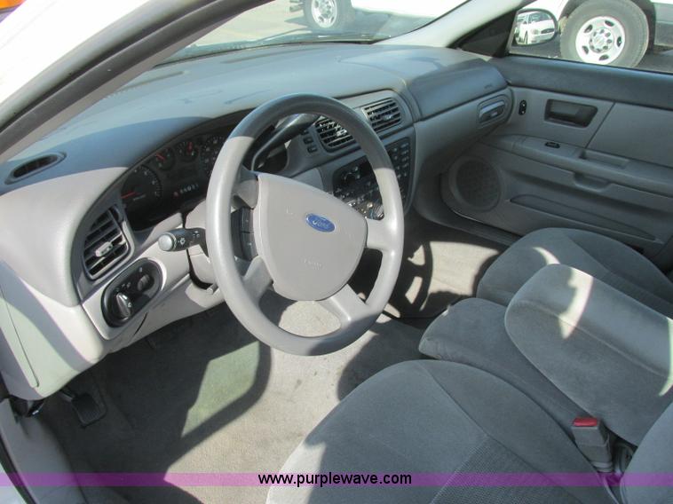 image for item K8555 2006 Ford Taurus SE