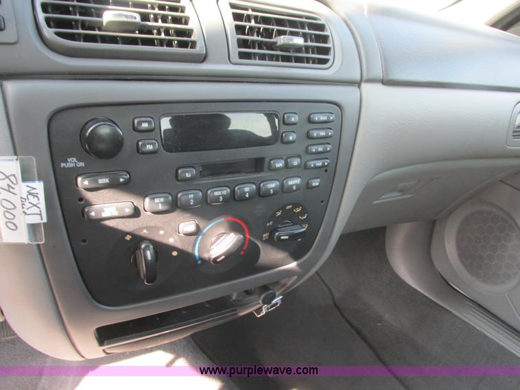 image for item K8555 2006 Ford Taurus SE